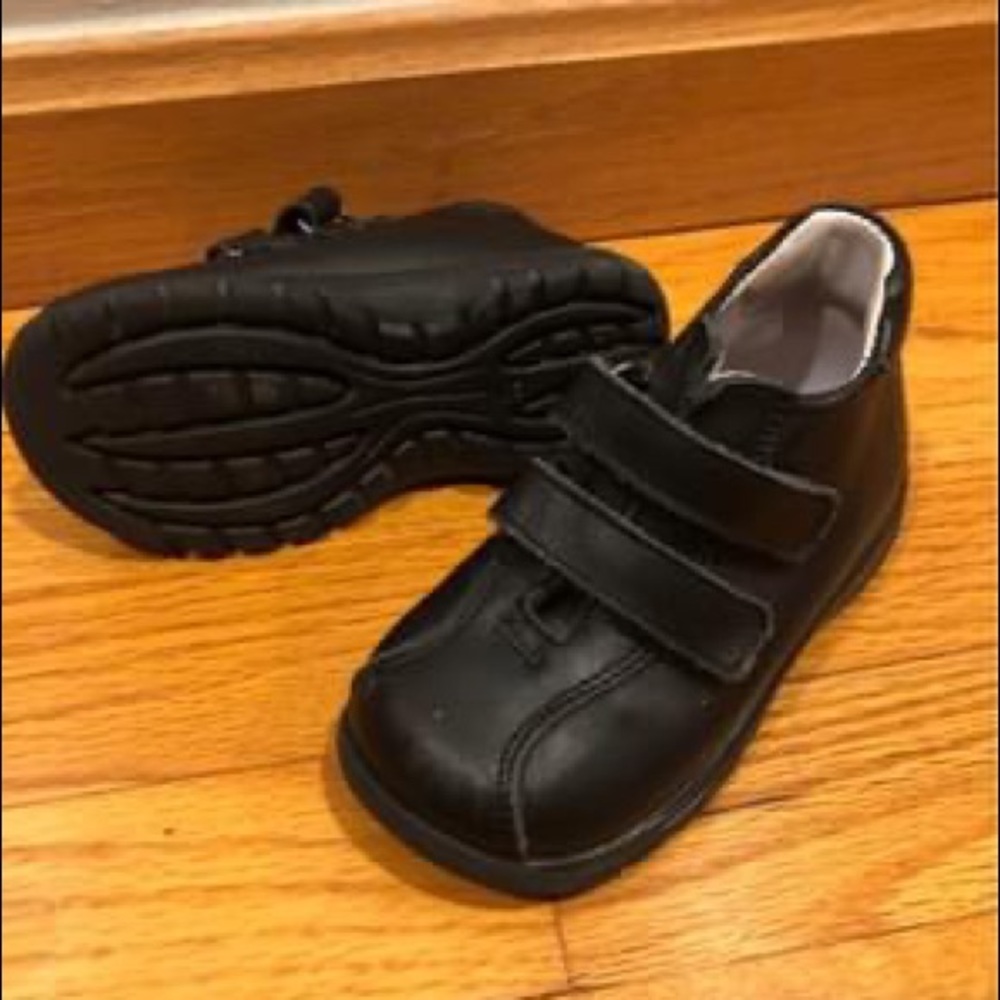 Toddler size 22 euro Piedini shoes — new!